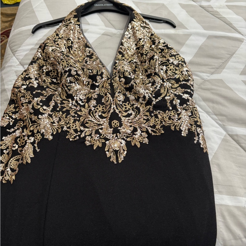 JVN Elegant Black Gown size 20 worn to Prom.